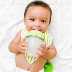 Comotomo Baby Bottle 8 Oz/ 250 Ml - 2 Pack Green -Baby Product Specialty Store Comotomo Baby Bottle 8 oz 250 ml lifestyle 1