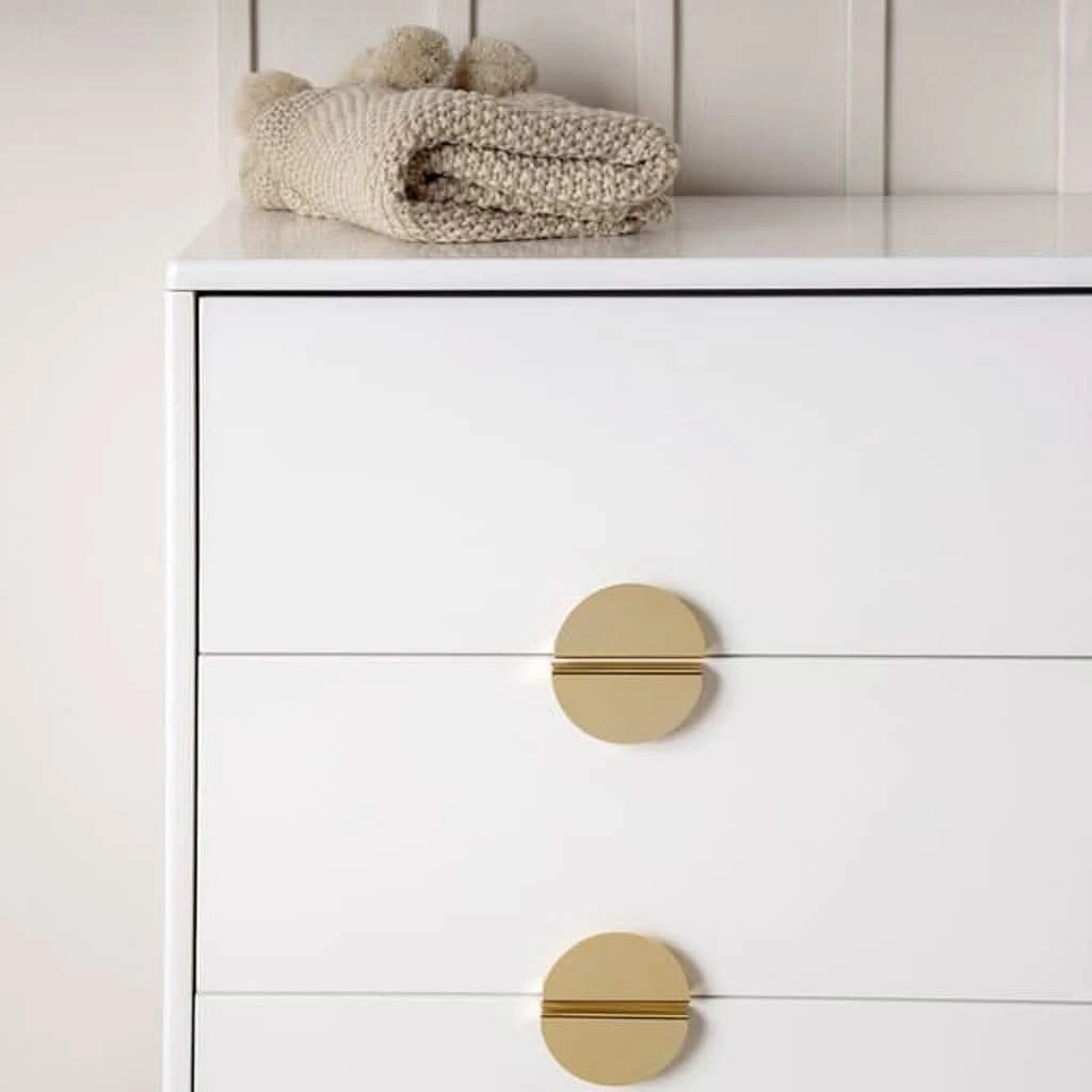 DaDaDa Chicago 3-Drawer Dresser, White / Gold 6 DaDaDa Chicago 3-Drawer Dresser, White / Gold - Image 4