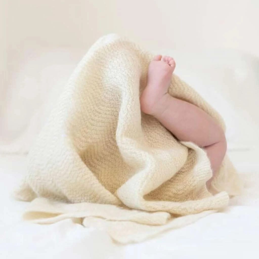 Tuwi Wave Knitted Baby Blanket, Cream 4 Tuwi Wave Knitted Baby Blanket, Cream - Image 2